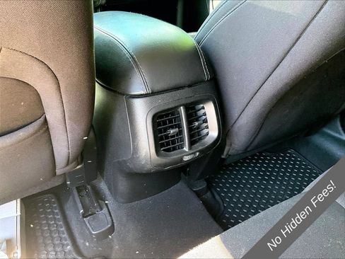 Used 2019 Jeep Cherokee Latitude w/ Cold Weather Group AWD/4WD image 29