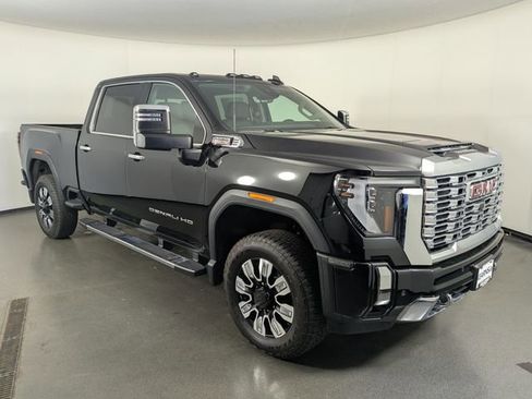 Used 2025 GMC Sierra 2500 Denali w/ Technology Package AWD/4WD image 2