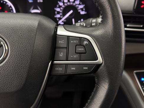 Used 2022 Toyota Sienna XLE image 21