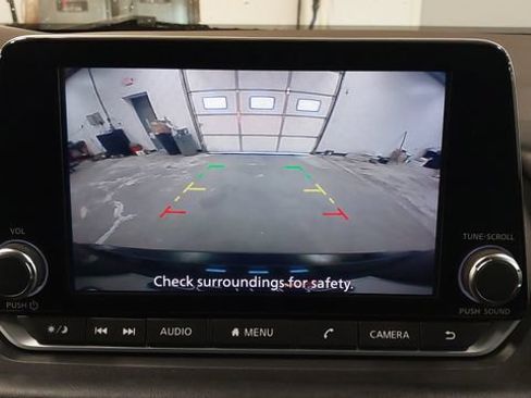 Used 2023 Nissan Rogue S AWD/4WD image 22