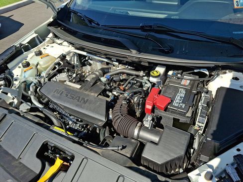 Used 2024 Nissan Rogue S AWD/4WD image 27