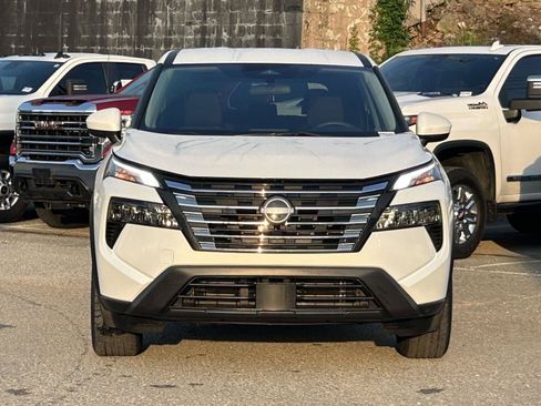 Used 2024 Nissan Rogue SV AWD/4WD image 2