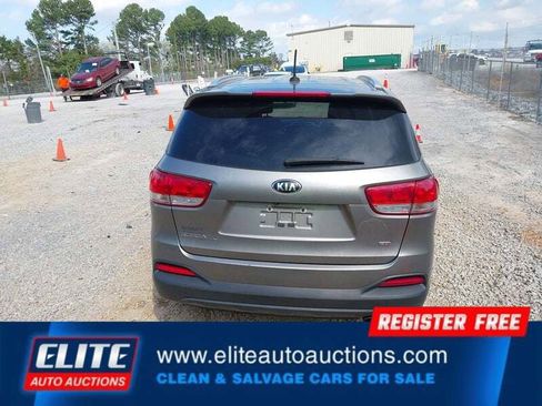 Used 2017 Kia Sorento LX image 32