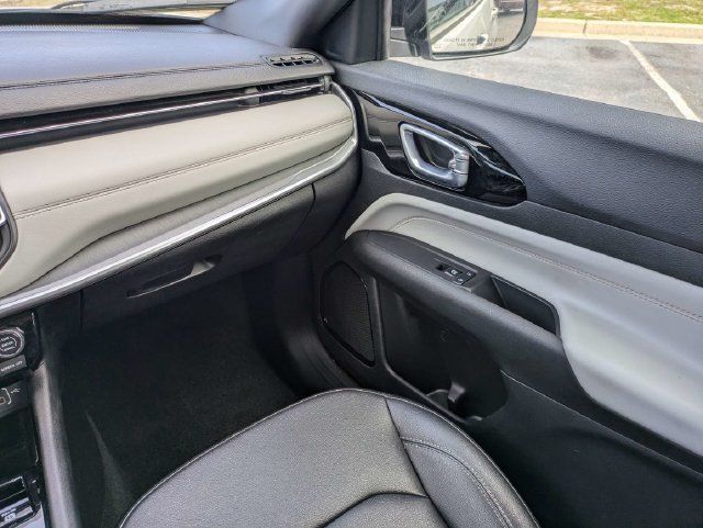 Used 2025 Jeep Compass Limited AWD/4WD image 18