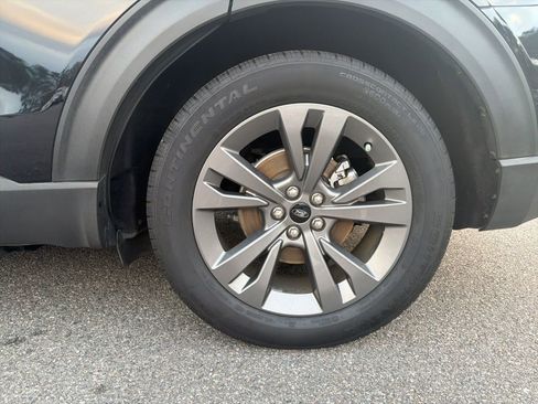 Used 2021 Ford Explorer XLT w/ Equipment Group 202A image 12