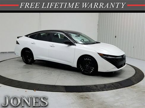 New 2026 Nissan Sentra SR w/ Floor Mat Package image 1