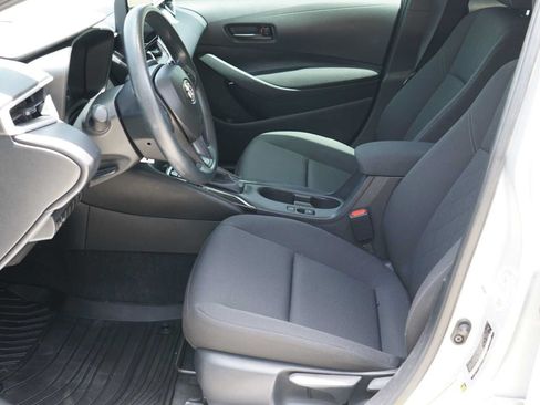 Used 2025 Toyota Corolla LE FWD image 8