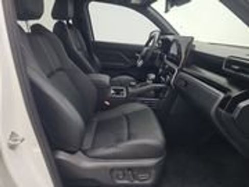 Used 2025 Toyota 4Runner Limited AWD/4WD image 8