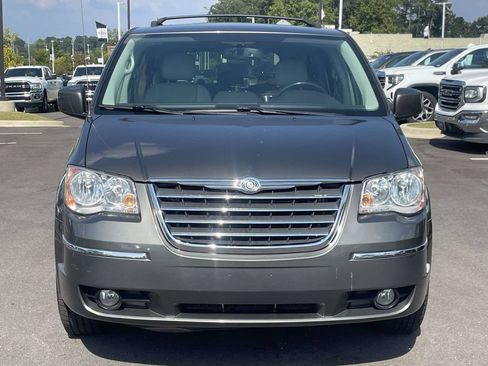 Used 2010 Chrysler Town & Country Touring FWD image 8