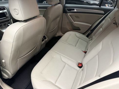 Used 2015 Volkswagen Golf S image 34