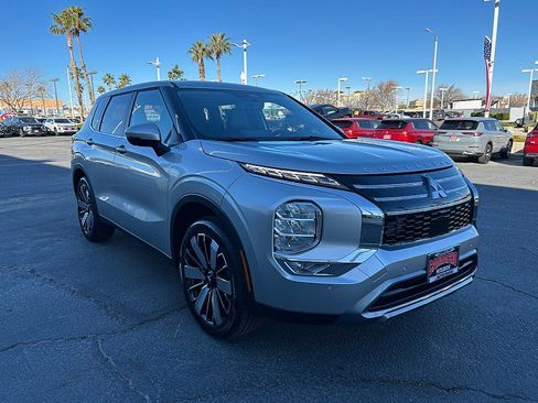 New 2026 Mitsubishi Outlander SE image 1