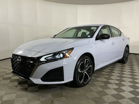 New 2025 Nissan Altima 2.5 SR image 3