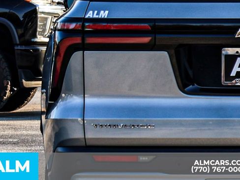 Used 2024 Chevrolet Traverse LT image 12