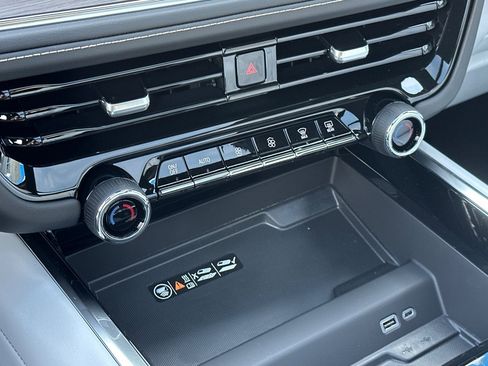 New 2026 Chevrolet Suburban Premier w/ Sun And Tow Package image 26