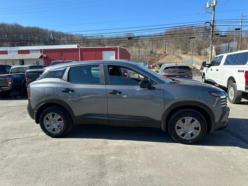 Used 2025 Nissan Kicks S image 4