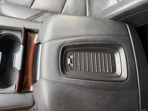 Used 2018 Cadillac Escalade Luxury image 36