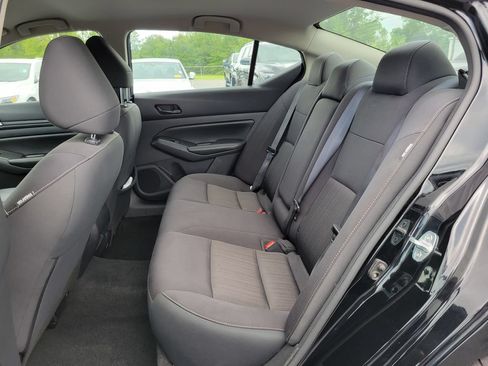 Used 2024 Nissan Altima 2.5 SV FWD image 14