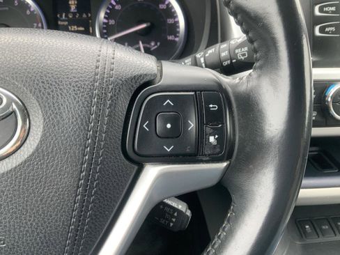 Used 2016 Toyota Highlander XLE image 32