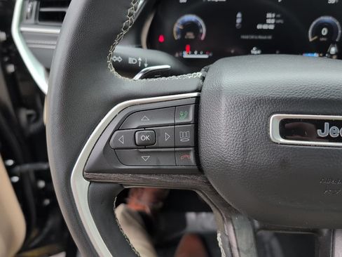 Used 2023 Jeep Grand Cherokee Limited AWD/4WD image 29