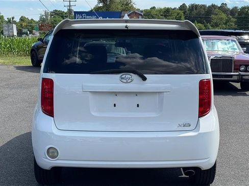 Used 2008 Scion xB FWD image 8