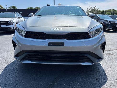 Used 2023 Kia Forte LXS w/ LXS Technology Package FWD image 5