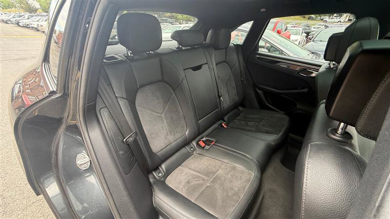 Used 2018 Porsche Macan AWD/4WD image 15