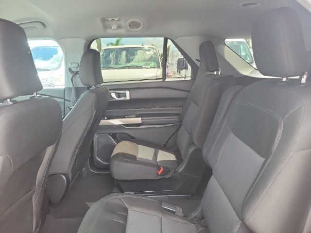 Certified 2023 Ford Explorer XLT RWD image 9