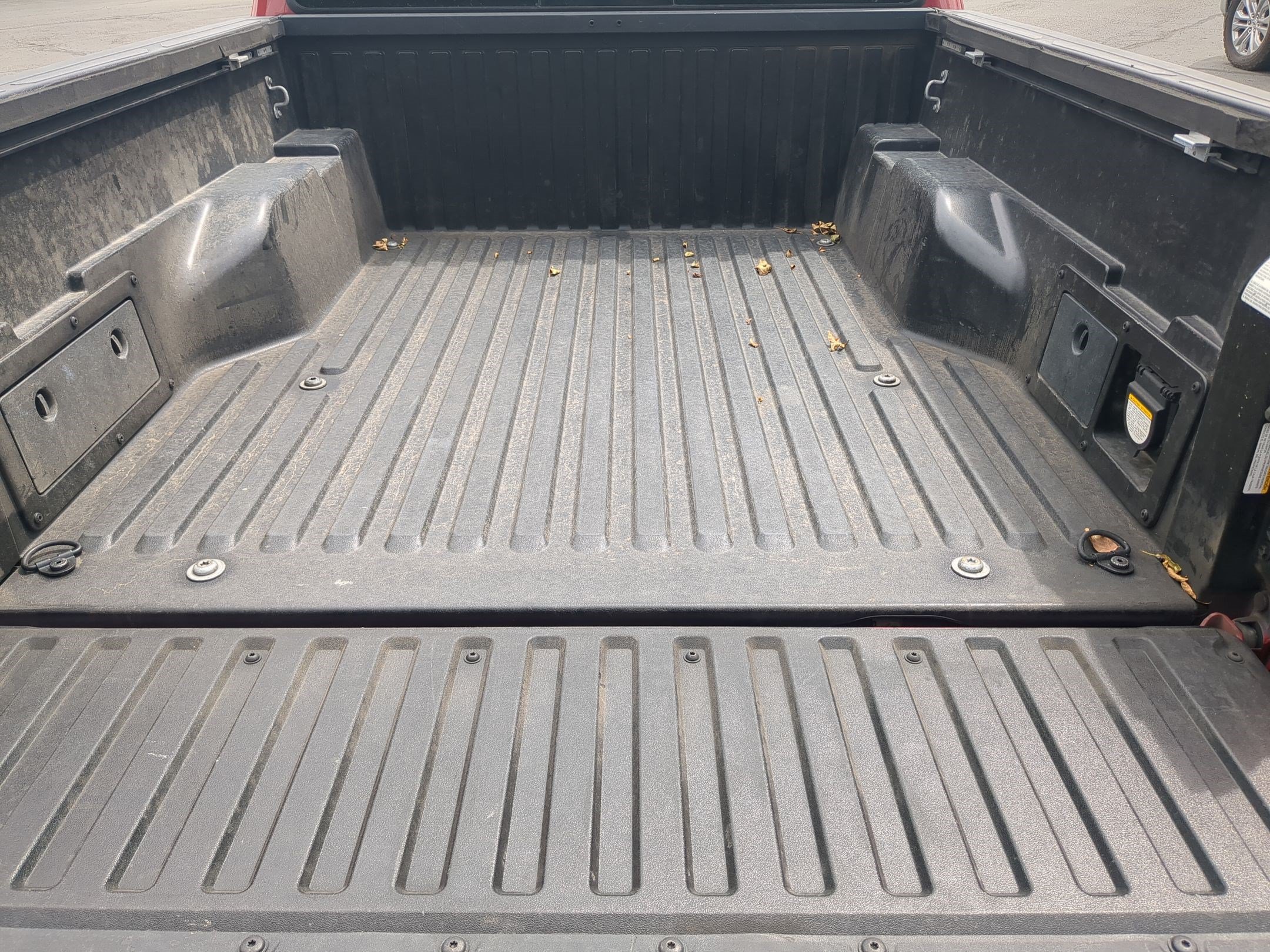 Used 2017 Toyota Tacoma TRD Sport w/ Tow Package (A/T) AWD/4WD image 30