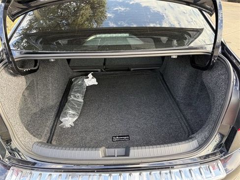 Certified 2025 Volkswagen Jetta SE w/ Sunroof Package image 28