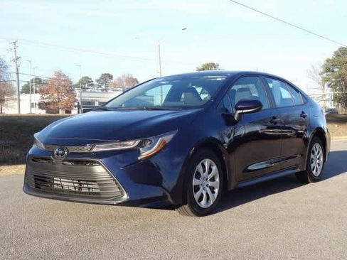 Used 2025 Toyota Corolla LE image 1