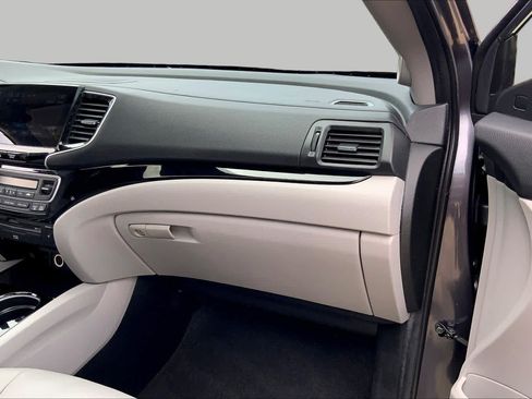 Used 2021 Honda Pilot Touring image 19