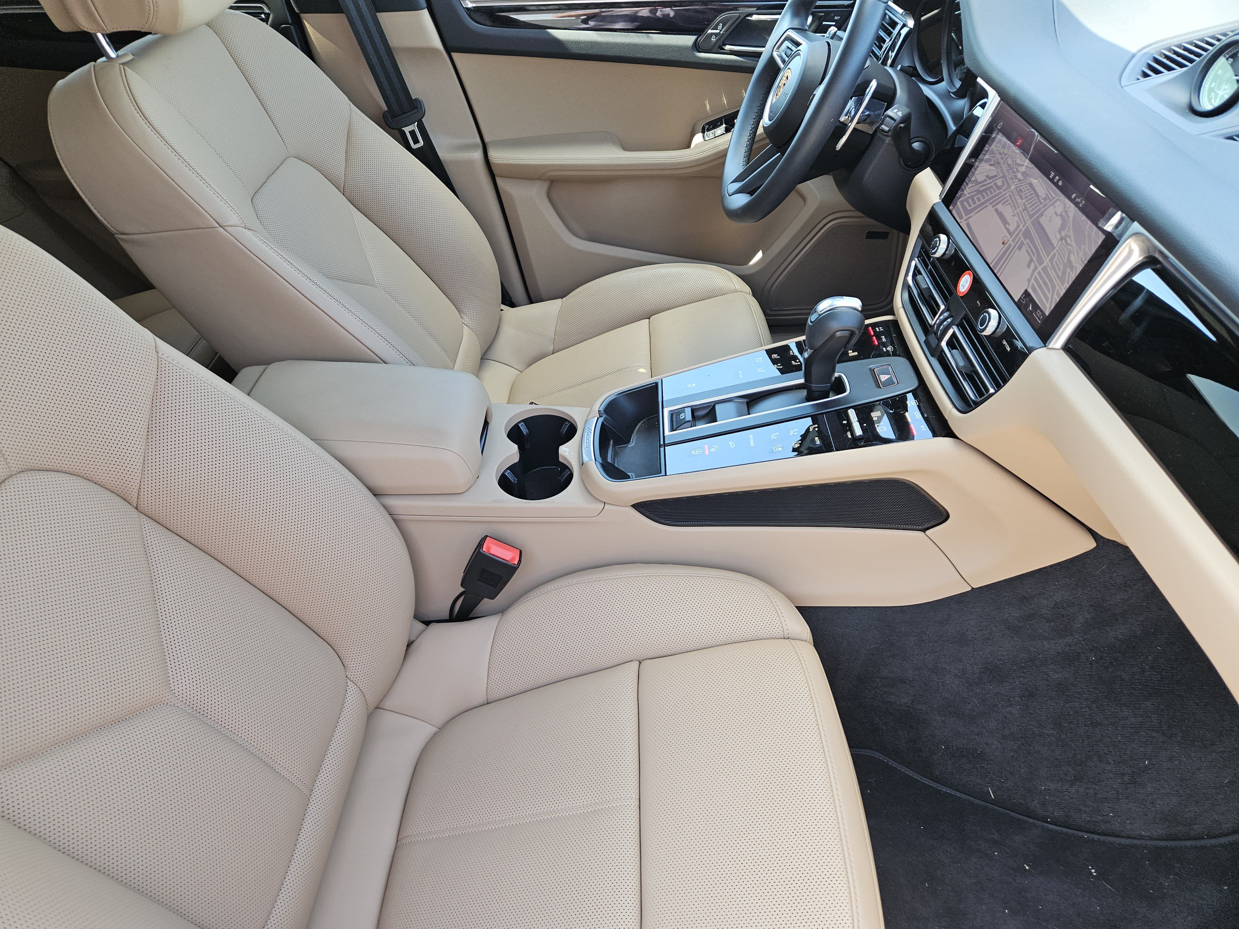 Certified 2026 Porsche Macan AWD/4WD image 15