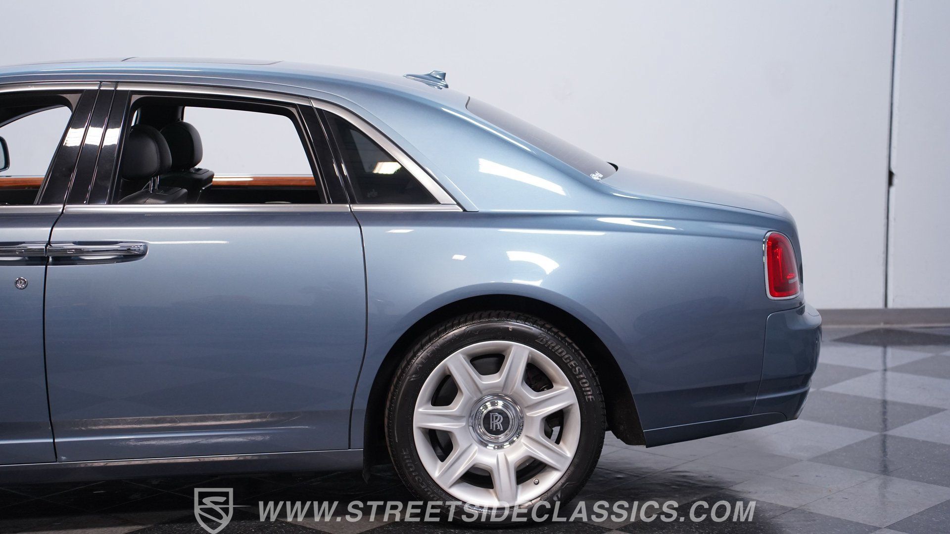 Used 2010 Rolls-Royce Ghost RWD image 21