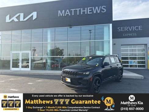 Used 2023 Jeep Grand Cherokee Altitude AWD/4WD image 1