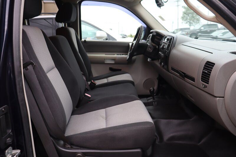 Used 2007 GMC Sierra 2500 W/T w/ Work Truck Preferred Package AWD/4WD image 21
