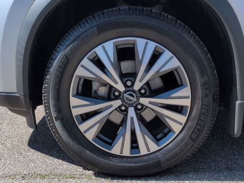 Used 2022 Nissan Rogue SV w/ SV Premium Package AWD/4WD image 14