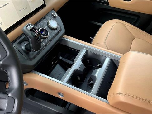 Used 2025 Land Rover Defender 110 V8 image 18