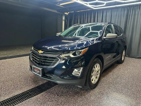 Used 2020 Chevrolet Equinox LS w/ LS Convenience Package FWD image 3
