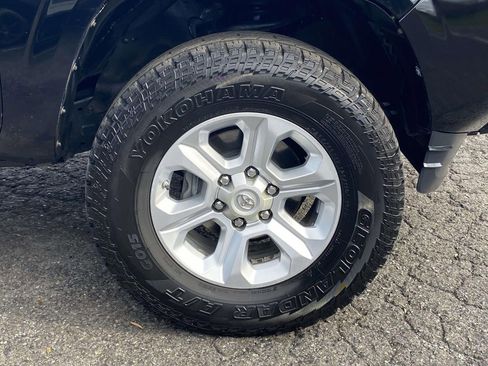 Used 2016 Toyota Tacoma SR5 w/ Towing Package image 7