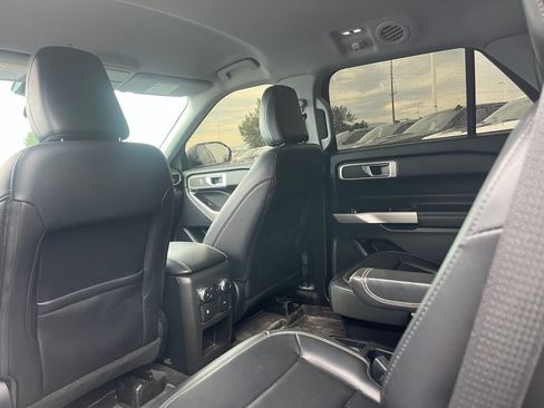 Used 2021 Ford Explorer XLT w/ Equipment Group 202A AWD/4WD image 5