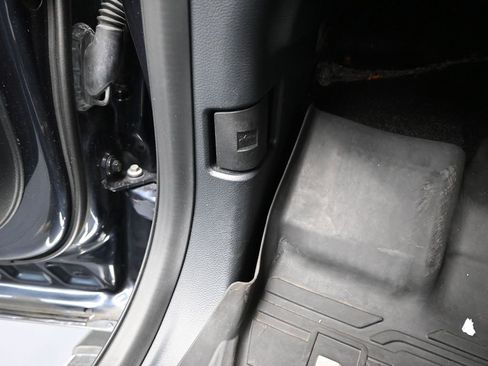 Used 2022 Ford F150 Lariat w/ Max Trailer Tow Package image 38