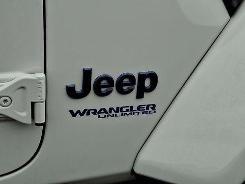 Used 2022 Jeep Wrangler Unlimited Rubicon 4xe w/ Steel Bumper Group image 30