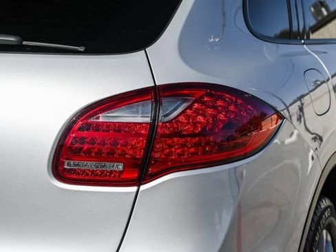 Used 2011 Porsche Cayenne image 46