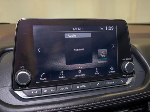 Used 2022 Nissan Rogue SV w/ SV Premium Package image 14