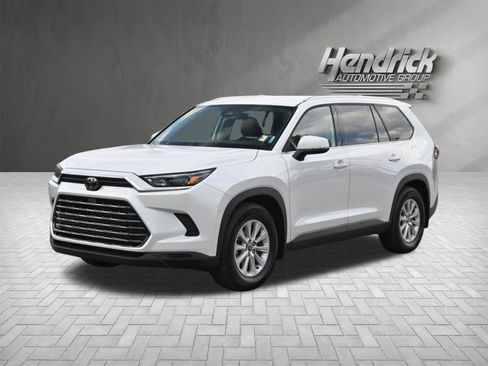 Used 2024 Toyota Grand Highlander FWD image 5
