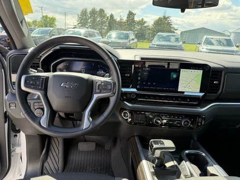 Used 2025 Chevrolet Silverado 1500 RST AWD/4WD image 15