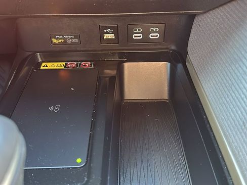 Used 2025 Toyota Camry Hybrid image 27