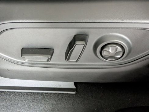 New 2025 Jeep Grand Cherokee Altitude image 21