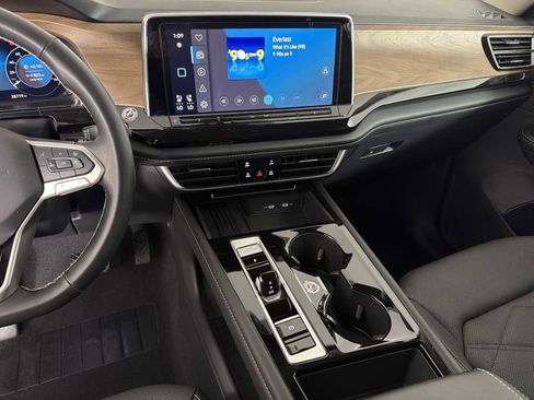 Used 2025 Volkswagen Atlas SE AWD/4WD image 28