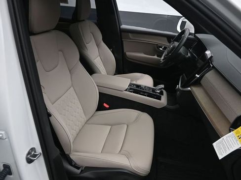 Certified 2026 Volvo XC90 B6 Plus w/ Protection Package Premier AWD/4WD image 31